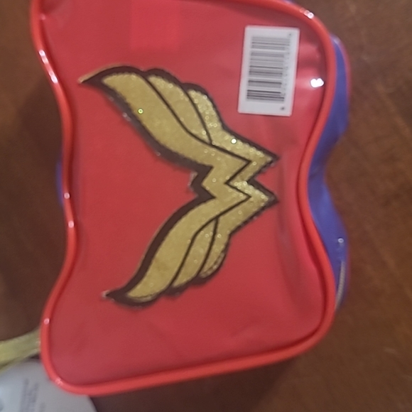 Wonder Woman - Picture 3 of 4